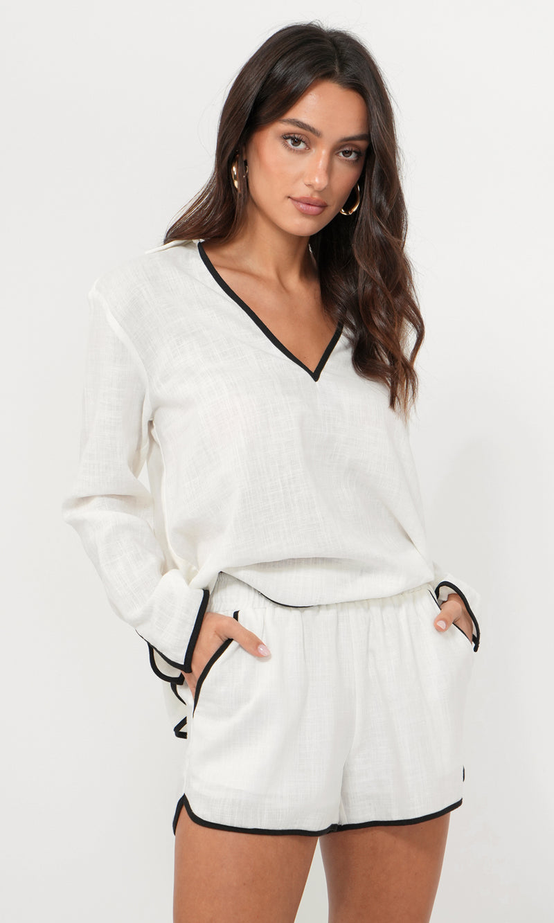 Beverly Linen Dolphin Hem Shorts